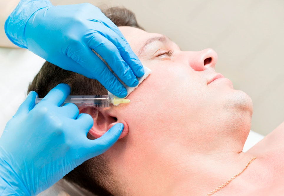 paciente recibiendo inyección en zona mandibular Tratamiento bruxismo Madrid